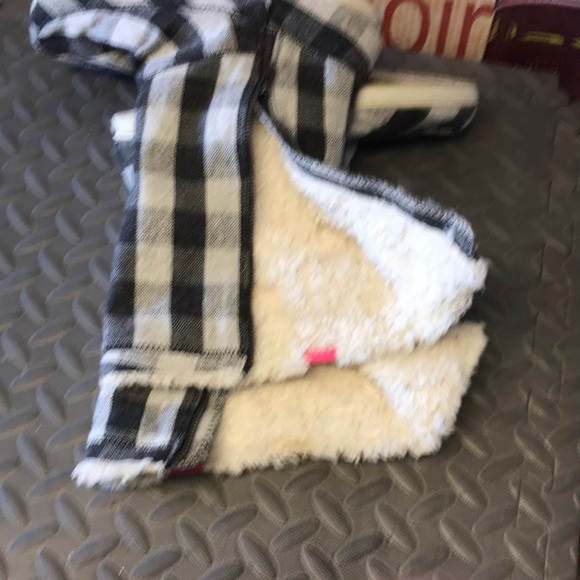 Roxy - Picture 3 of 3